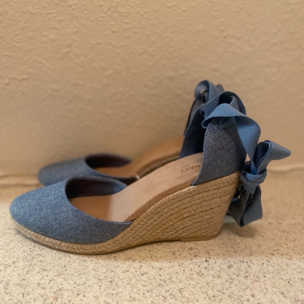 Blue wedges